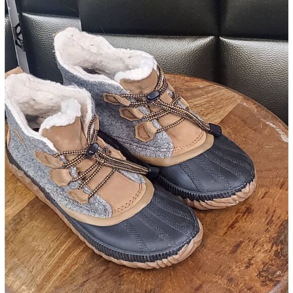 Sorel out n about boots - Picture 2 of 10